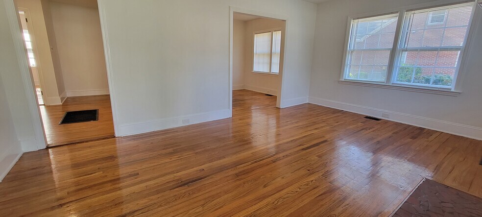 Living Room - 1106 Highside St