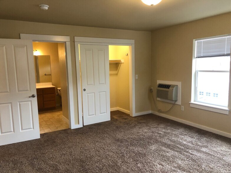 Primary Bedroom - 2272 McCall Dr