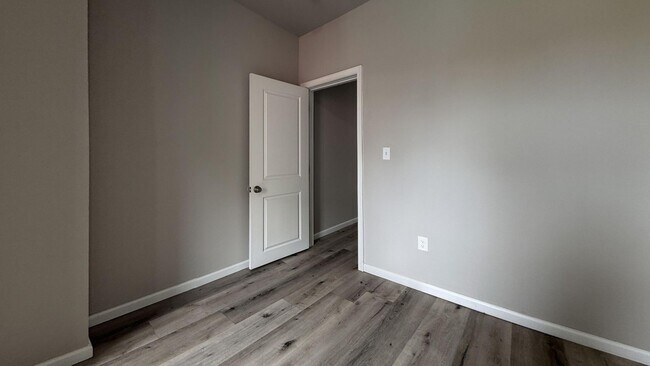 Building Photo - Stunning 3-Bed with Exposed Brick in 19143