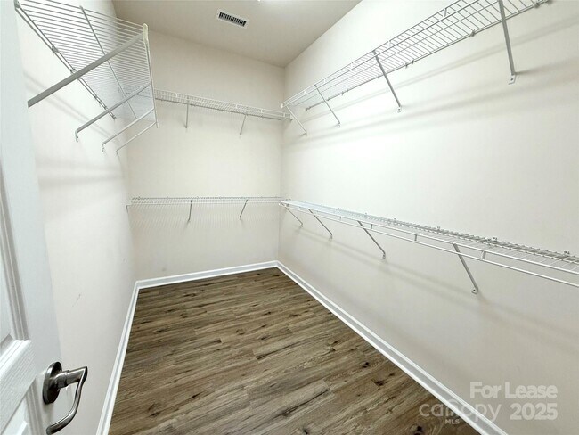 Building Photo - 2135 Ashley River Rd