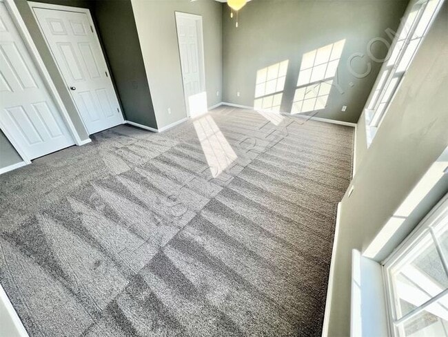 Building Photo - Beautiful and Spacious Olathe West Townhom...