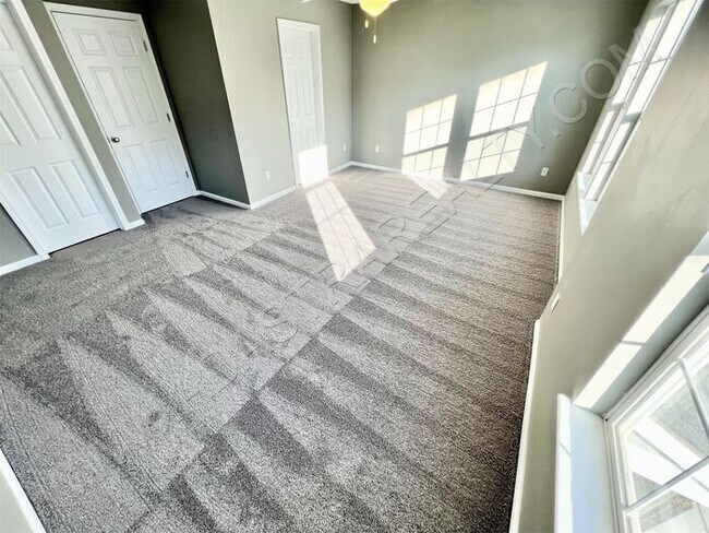 Building Photo - Beautiful and Spacious Olathe West Townhome-Available NOW!!