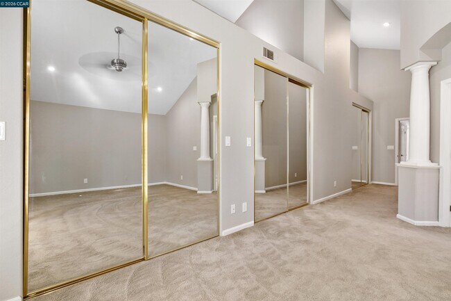 Building Photo - 313 Deepcreek Ct