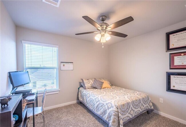 Building Photo - 5501 Bonneville Bend