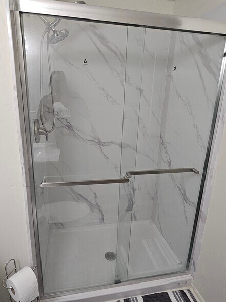 Suite 1 Bath - 5786 Singer Ct
