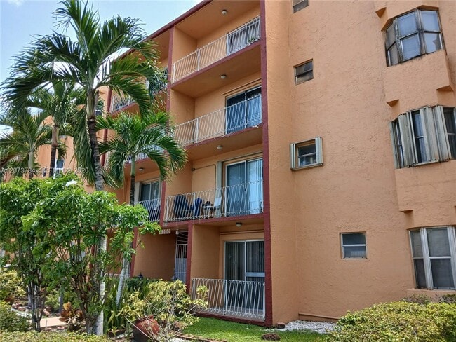 Building Photo - 6200 W Flagler St