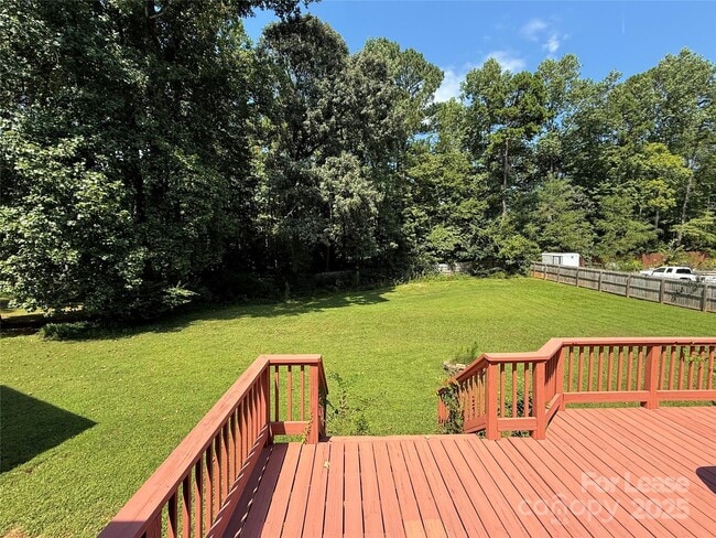 Building Photo - 120 Rustic Way Ln