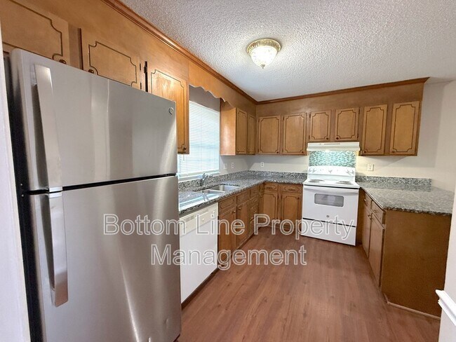 Building Photo - 5301 Rolling Oak Ln