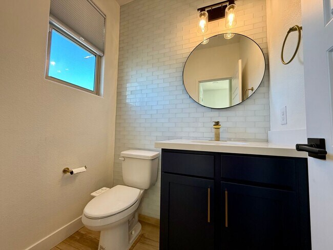 Building Photo - 3/BD 2.5/BA Contemporary Comfort in a Prime Location!