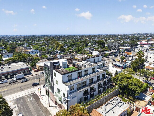 Building Photo - 1808 Lincoln Blvd