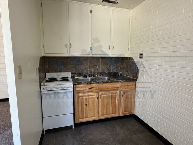 Building Photo - 309 S 10th St