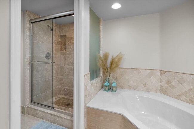 Building Photo - 15321 Strathearn Dr