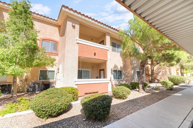 Building Photo - Stylish 3-Bedroom Condo in Silverado Ranch!