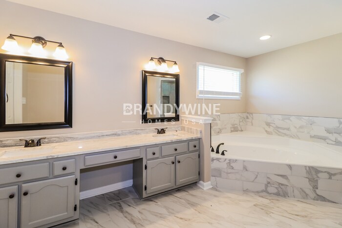 Building Photo - 9914 Leda Cove
