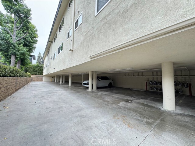 Building Photo - 251 N Oakland Ave