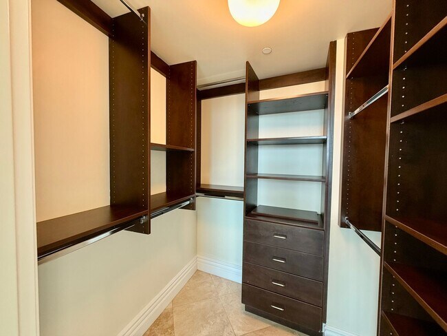 Building Photo - Turnberry Towers East | 17th Floor High-Rise Overlooking The Resort Corridor