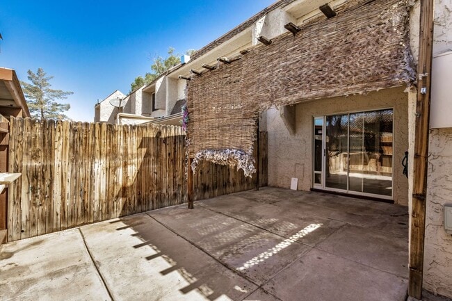 Building Photo - 1052 S San Jose