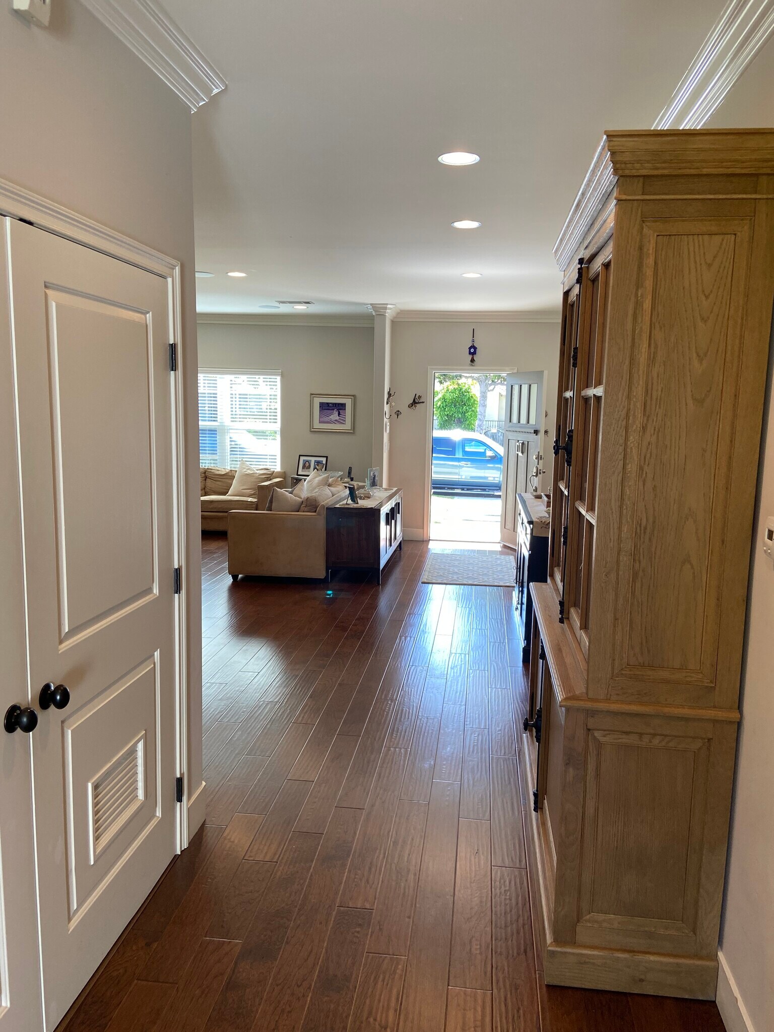 Building Photo - 4470 Stansbury Ave