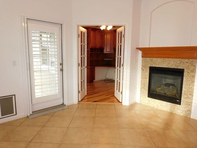 Building Photo - 14178 Sun Blaze Loop Unit D