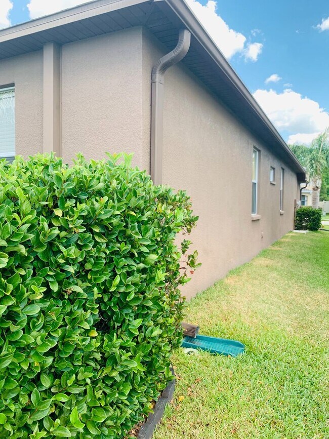 Building Photo - Waterfront View! 4 bed 2 bath 2 car garage