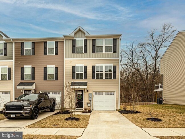 Primary Photo - 290 Sage Cir