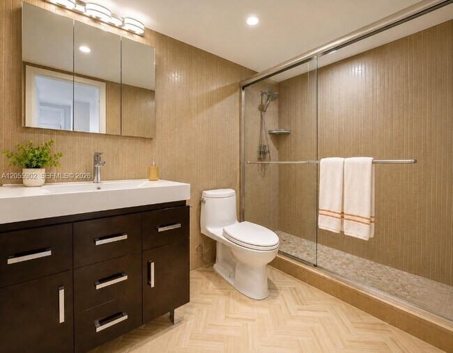 Building Photo - 2030 S Ocean Dr