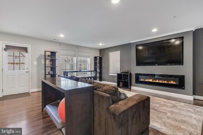 Building Photo - 11411 Tolkien Ave