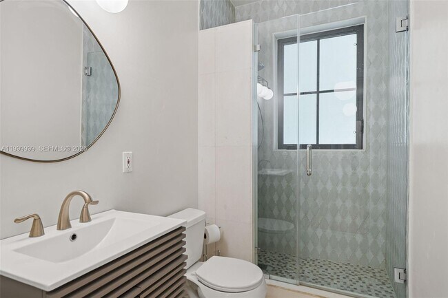 Building Photo - 415 Aledo Ave