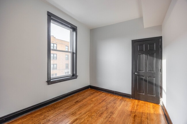 Building Photo - 2842 W Augusta Blvd