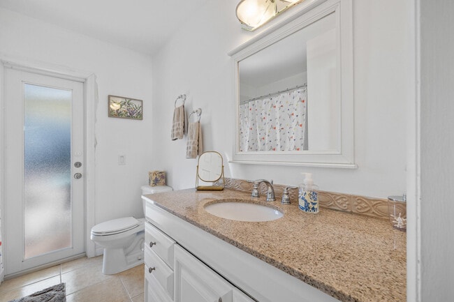 Building Photo - 925 Cypress Dr