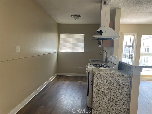 Building Photo - 213 W Guinida Ln