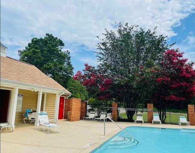 Building Photo - 1040 Old Holcomb Bridge Rd