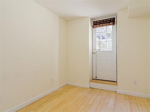 Building Photo - 137 W 9th St