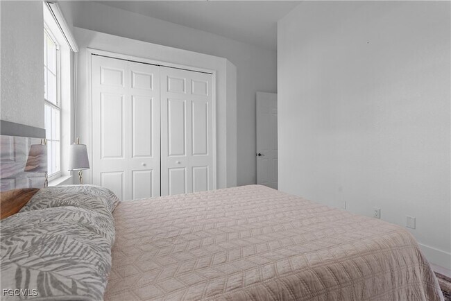 Building Photo - 2417 Cape Coral Pkwy W