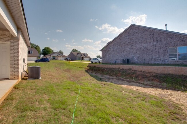 Building Photo - 100 Grace Rdg Wy