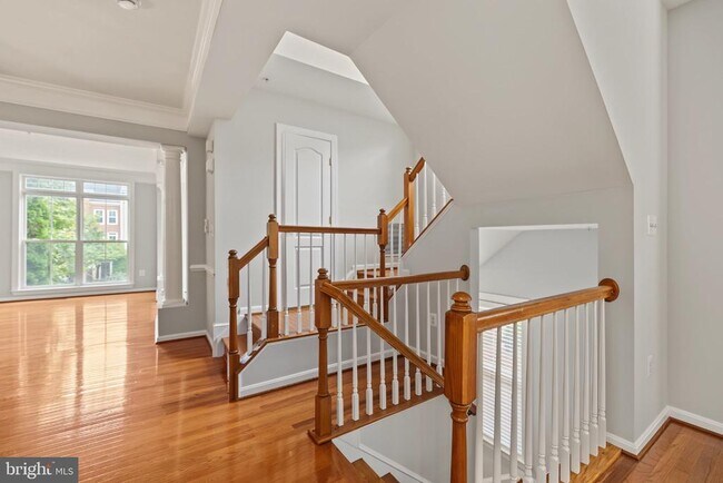 Building Photo - 5256 Bessley Pl