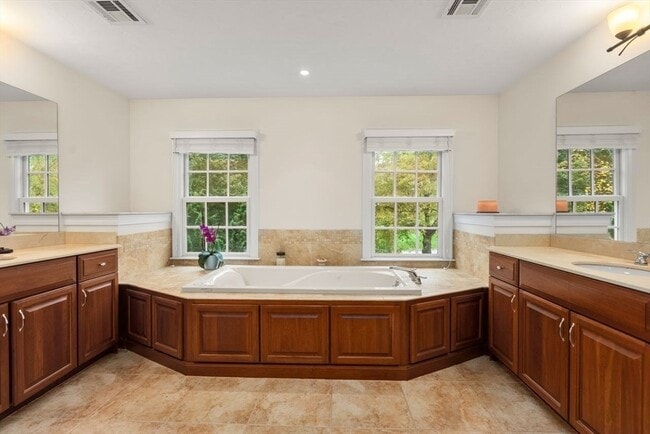 Building Photo - 53 Drabbington Way