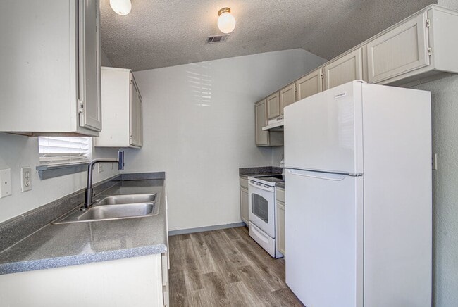 Building Photo - 9624 Sugar Hill Dr