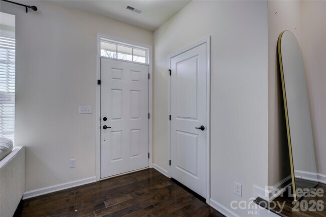 Building Photo - 1731 Evergreen Dr