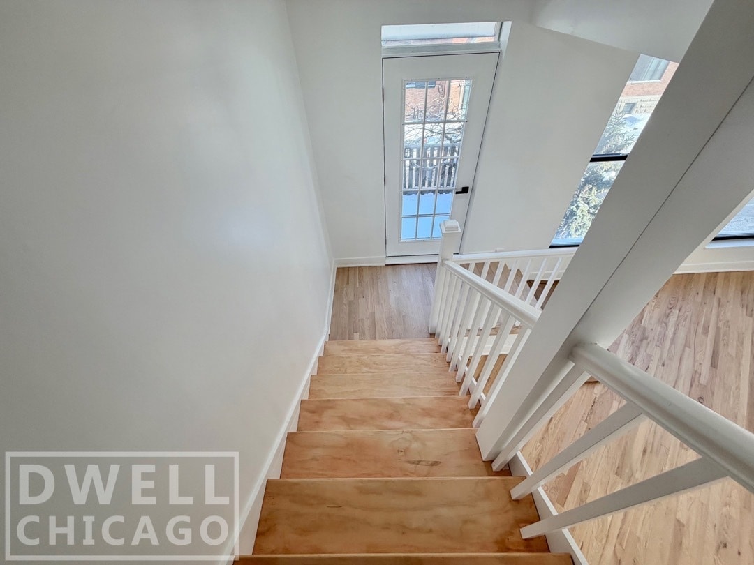 Building Photo - 916 N Noble St