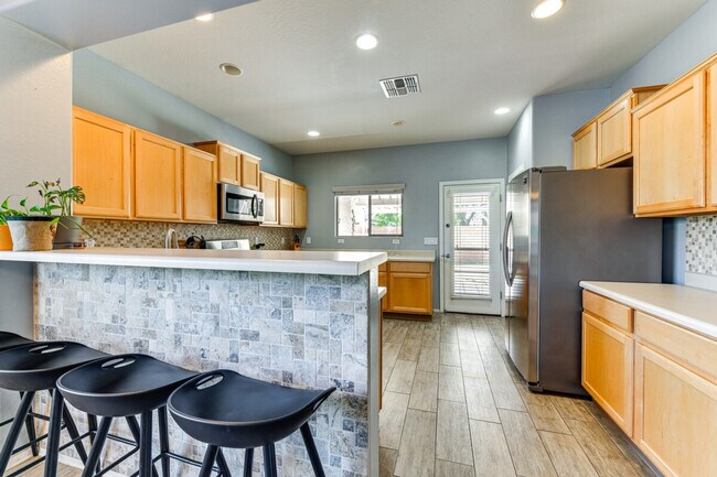 Building Photo - 2313 N Presidential Dr