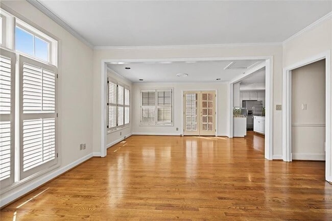 Building Photo - 11 Paces W Dr NW