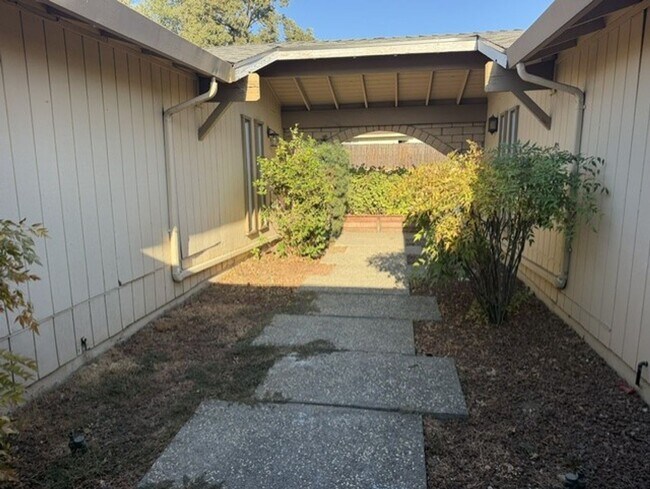 Building Photo - 5301 Bellflower Way