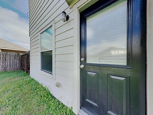 Building Photo - 6027 Fergis Dr