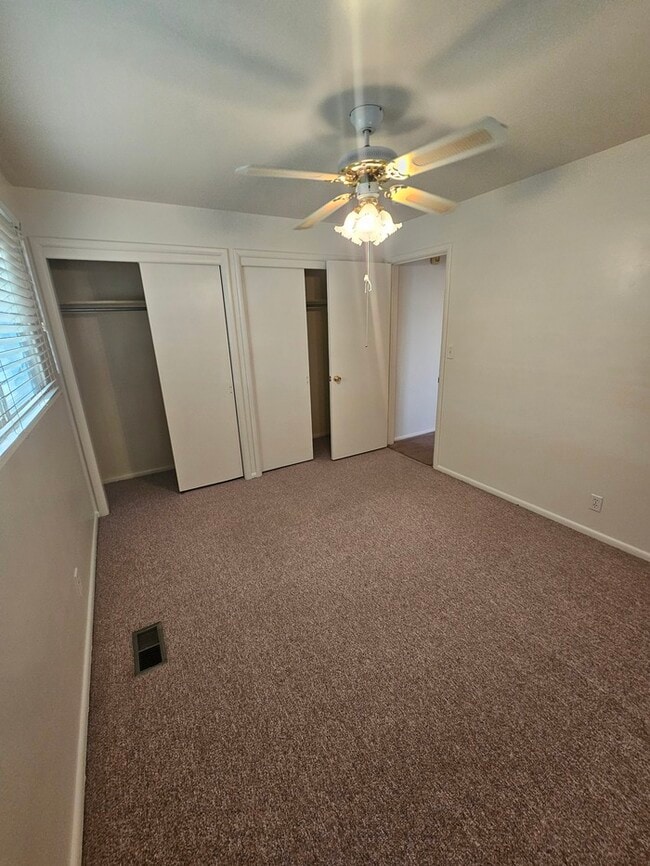 Building Photo - 4 bed 2 bath Home in Murray