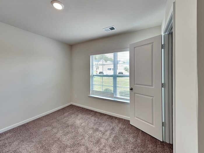 Building Photo - 302 Crooked Pne Ct