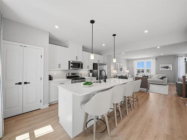 Building Photo - 201 Yellowwood Ct