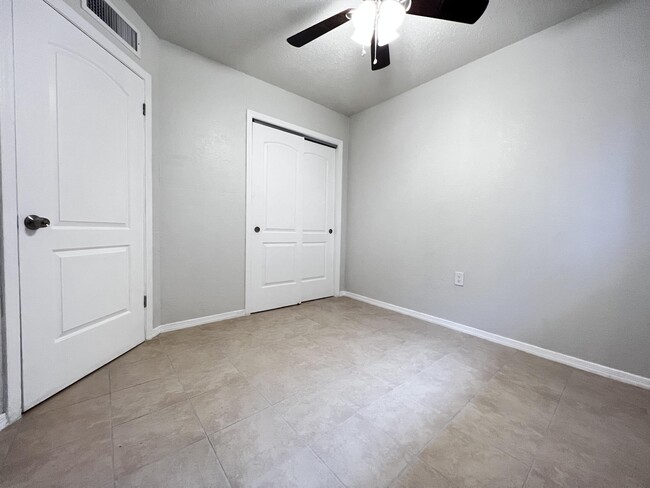 Building Photo - 647 Soya Dr