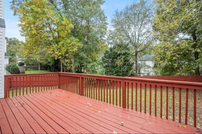 Building Photo - 541 Edgefield Way