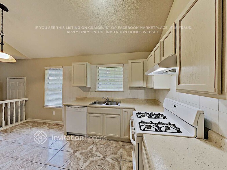 Building Photo - 3539 Riverview Club Dr
